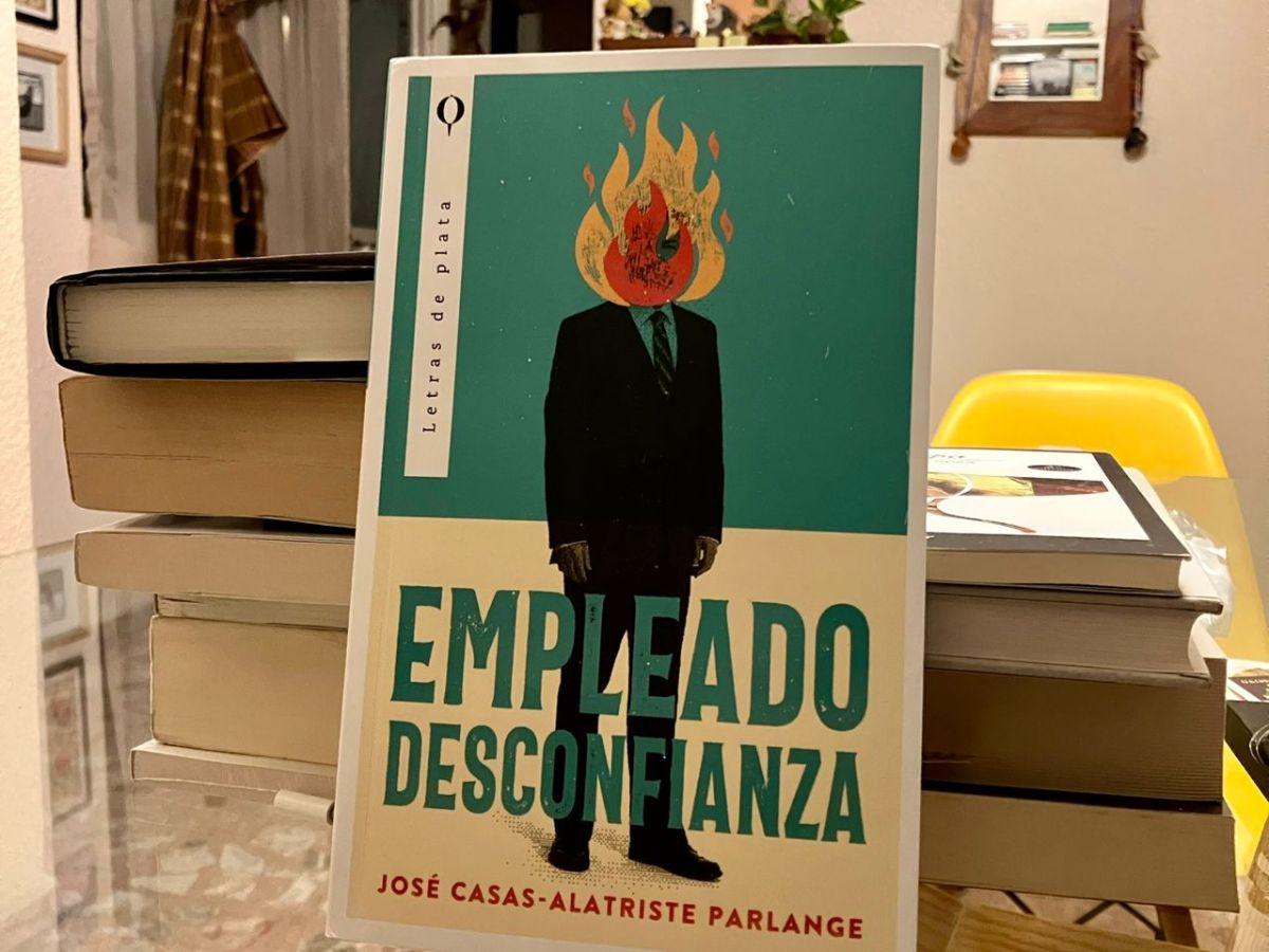 Empleado desconfianza: el antihéroe que no se redime (y por eso&nbsp;incomoda)